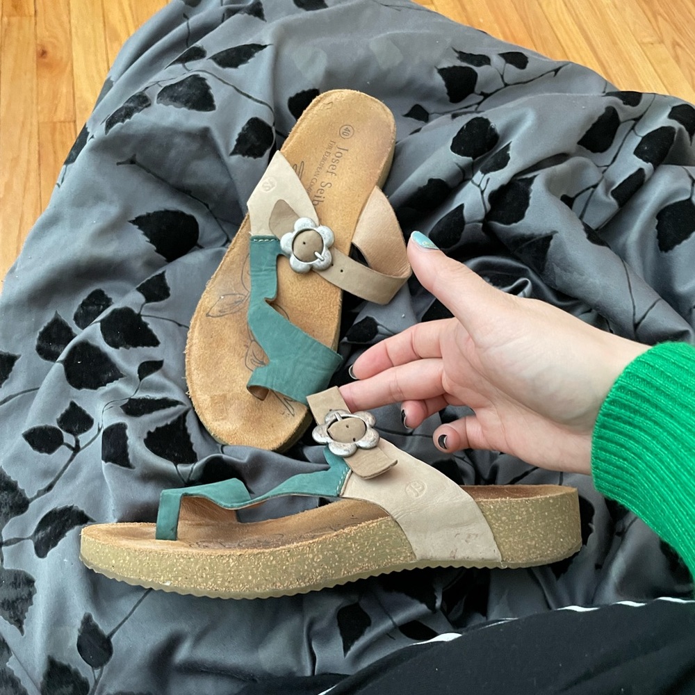 Ring Toe Slipon Leather Rustic Flower Asymmetric … - image 1